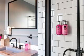 Gel douche hôtel et shampoing : produits d'accueil de luxe