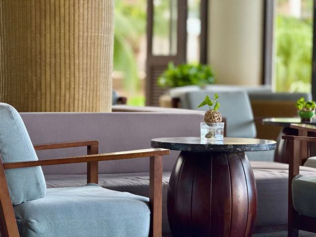Chaise d'accueil hôtelière : mobilier lobby et réception hôtel Chaise d'accueil hôtelière : mobilier lobby et réception hôtel