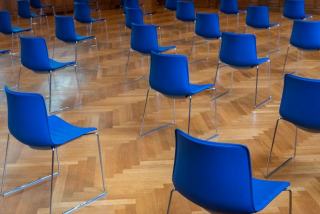 Chaises de réunion empilables : siège conférence hôtel