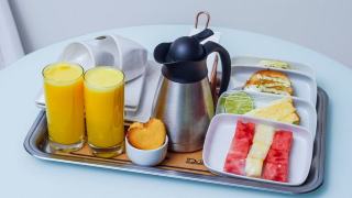 Plateaux de courtoisie hôtel : gamme complète pour chambres
