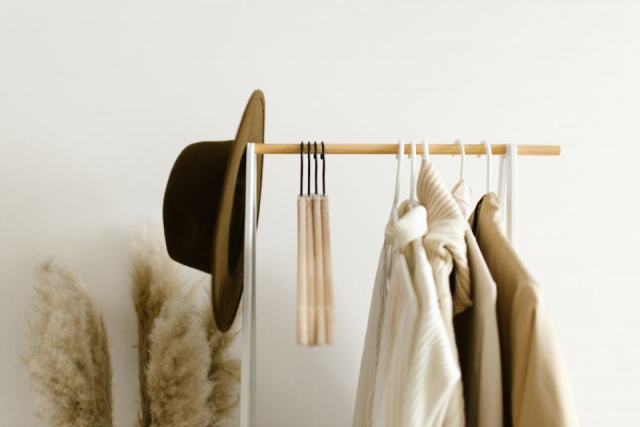Coat rack Wooden Tip blanc : porte-manteaux design pour hôtel Coat rack Wooden Tip blanc : porte-manteaux design pour hôtel