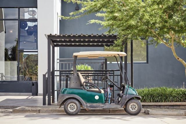 Bouilloire hôtellerie blanche compacte pour hôtels