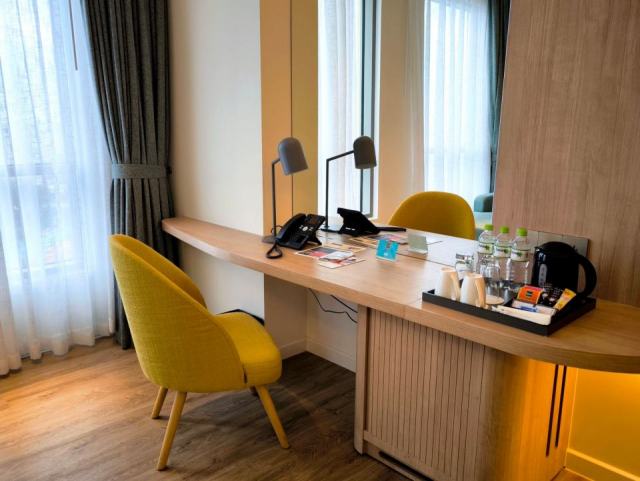 Bureau Sydney : espace de travail fonctionnel pour chambre d'hôtel Bureau Sydney : espace de travail fonctionnel pour chambre d'hôtel