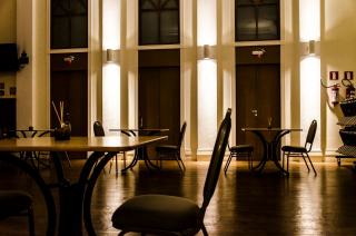Lot 4 chaises Back to School HPL : salle réunion hôtel