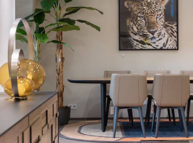 Chaises OMG Zuiver x2 : design contemporain pour hôtel Chaises OMG Zuiver x2 : design contemporain pour hôtel