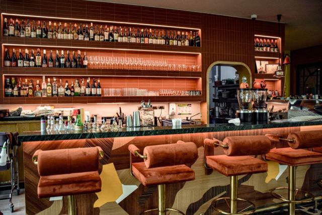 Tabouret Valentino : bar et comptoir pour hôtel Tabouret Valentino : bar et comptoir pour hôtel