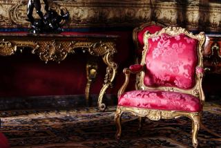 Chaise et fauteuil Versailles : mobilier hôtelier pour hôteliers