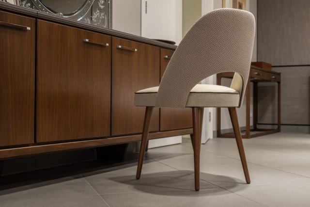 Chaise Rosie : design élégant pour hôtel Chaise Rosie : design élégant pour hôtel