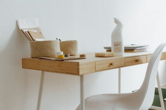 Support carré Esteban : console bureau design chambre hôtel Support carré Esteban : console bureau design chambre hôtel