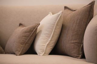 Coussin Enoah : coussin hôtelier décoratif premium