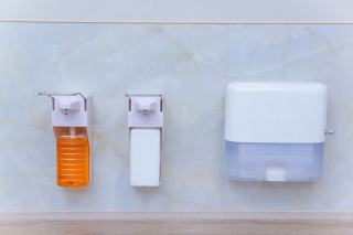Distributeur gel douche et shampoing mural pour hôtellerie