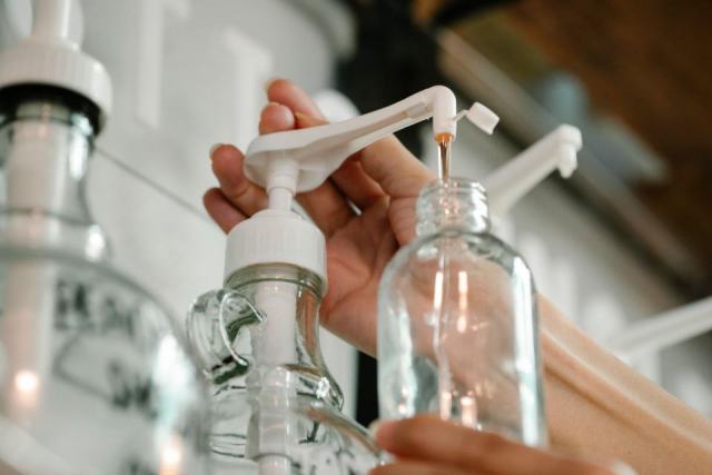Recharge gel douche Simple et Pure EasyPress : distributeur mural Recharge gel douche Simple et Pure EasyPress : distributeur mural