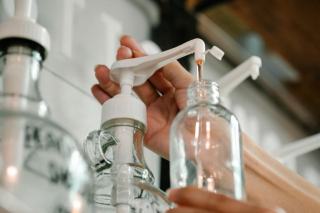 Recharge gel douche Essence EasyPress : distributeur mural
