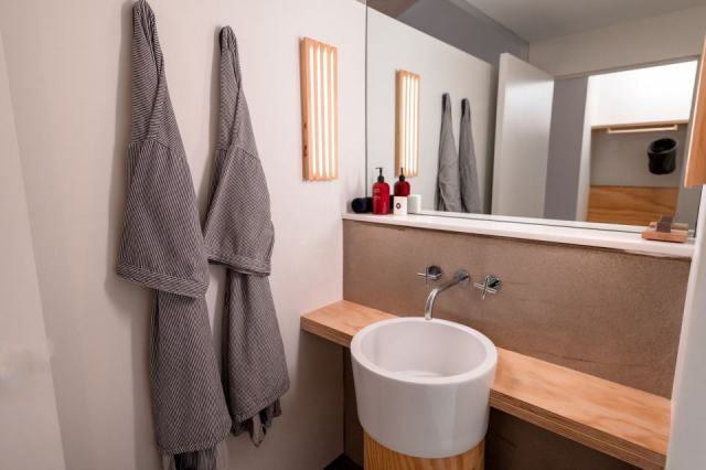Porte-peignoir salle de bain 1 tête : équipement sanitaire hôtel Porte-peignoir salle de bain 1 tête : équipement sanitaire hôtel