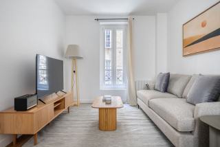 Lampadaire Reader Zuiver : luminaire chambre hôtel design