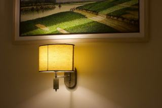 Lampe murale LED it be Zuiver : applique hôtelière