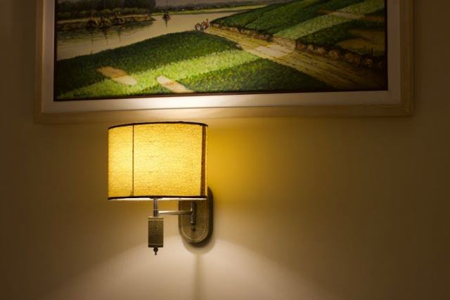 Lampe murale LED it be Zuiver : applique design pour hôtel