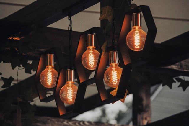 Lampe suspendue Bluma : suspension lumineuse chambre hôtel