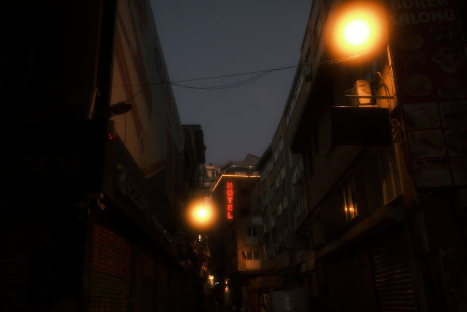 Lampadaire Slide Pivot : luminaire hôtelier design