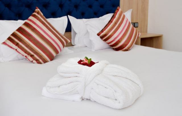 Meuble sous vasque Ekoline : design épuré pour salle de bain hôtel Meuble sous vasque Ekoline : design épuré pour salle de bain hôtel