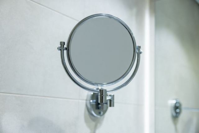 Miroir grossissant double face Alba : miroir précision SdB hôtel Miroir grossissant double face Alba : miroir précision SdB hôtel