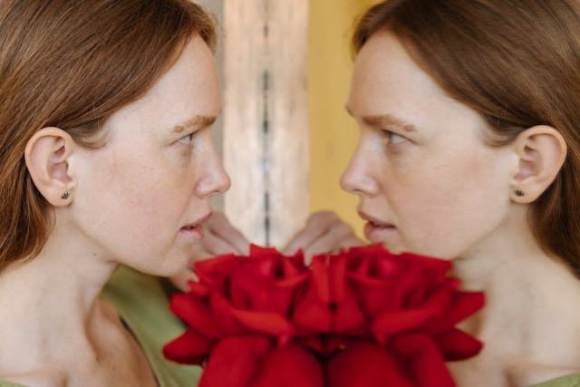 Miroir grossissant double face Alba : miroir précision SdB hôtel Miroir grossissant double face Alba : miroir précision SdB hôtel