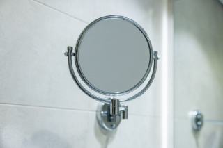 Miroir grossissant carré x3 Jeff : miroir lumineux