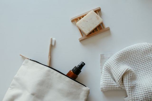 Pochette zip cosmétiques : trousse de toilette hôtelière chambre Pochette zip cosmétiques : trousse de toilette hôtelière chambre