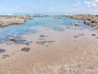 Slide mobilier : banquette Low Lita Love pour terrasse CHR