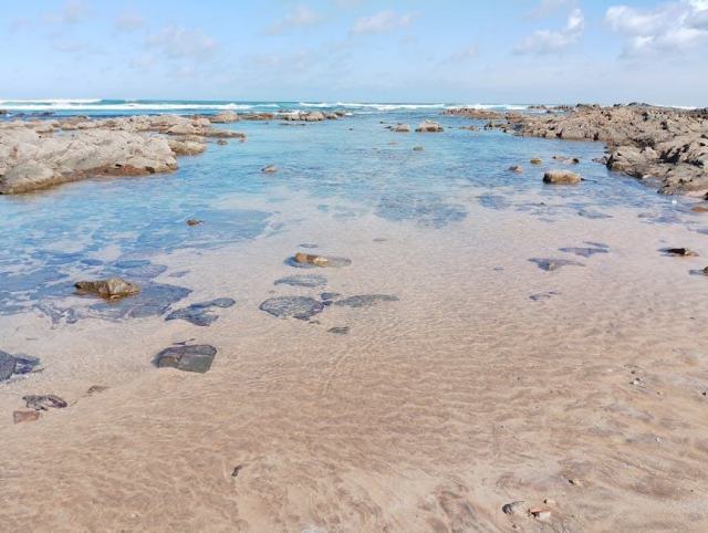 Banquette Low Lita Slide : mobilier lounge pour terrasse hôtel