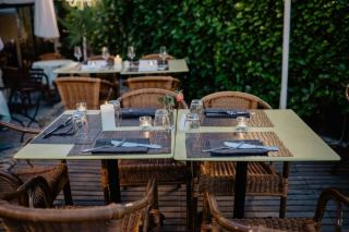 Mobilier terrasse restaurant : matériaux, chaises et tables