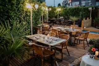 Mobilier terrasse restaurant : matériaux, chaises et tables