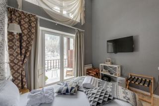 Porte bagage hôtel en bois : rack hôtellerie qualité