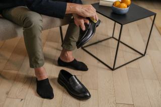 Éponge à chaussures Omnia : cirage chaussures chambre hôtel