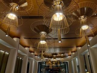 Suspension Dek Zuiver : luminaire hôtelier tendance