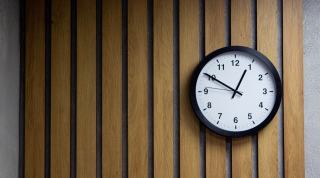 Horloge Bandit : décoration murale design pour hôtel CHR