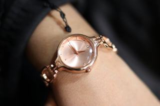 Horloge murale Minimal Zuiver : design épuré hôtel