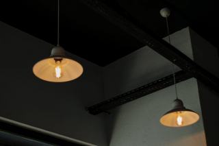 Suspension Woody E27 D24 : luminaire hôtellerie design
